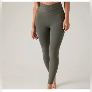Athleta Salutation Stash Wrap Tight (Hematite Grey) size medium
